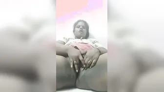 Curvy Bhabhi Fingering Her Wet Pussy Thinking Of Neighbor