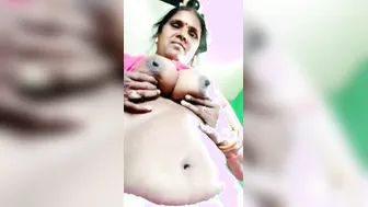 Lonely Village Aunty Stripping Naked Showing Everything On Vc