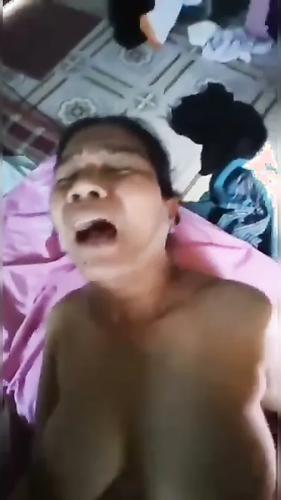 Mature Granny Taking Young Boy Deep And Rough In Her Bedroom