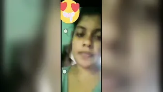 Chubby Girl With Big Eyes Spreading Pussy On Video For Lover