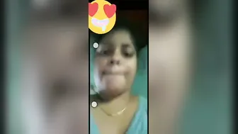 Chubby Girl With Big Eyes Spreading Pussy On Video For Lover
