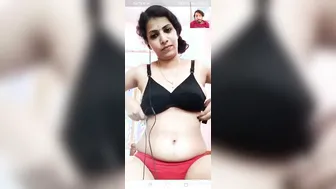 Married Bhabhi Flashing Her Tits During Late Night Video Call