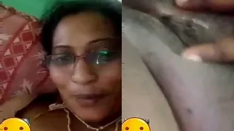 Indian Aunty Stripping Naked Showing Tits Pussy On Video Call