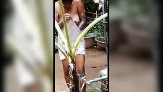 Secretly Recording My Lankan Wife Bathing Naked In Backyard