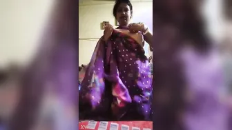 Bengali Wife Stripping Completely Naked On Cam For Secret Lover