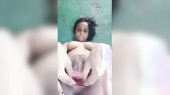 GF Spreading Wide Showing Her Pink Pussy Hole Closeup