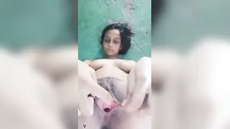 GF Spreading Wide Showing Her Pink Pussy Hole Closeup