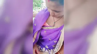 Married Bhabhi Meeting Her Young Boyfriend In The Public Park