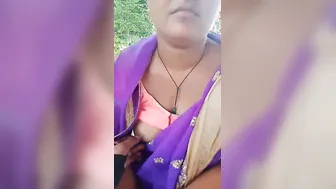Married Bhabhi Meeting Her Young Boyfriend In The Public Park
