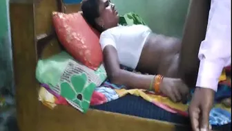 Horny Bhabhi Getting Fucked Hard By The Worker At Her Place Now