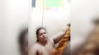 Milk Tanker Bhabhi Recording Herself Naked In Bathroom Alone
