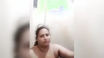Milk Tanker Bhabhi Recording Herself Naked In Bathroom Alone