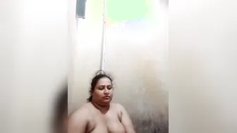 Milk Tanker Bhabhi Recording Herself Naked In Bathroom Alone