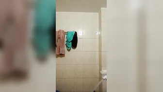 Curvy GF Bathing Naked Filming Herself In The Bathroom