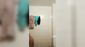 Curvy GF Bathing Naked Filming Herself In The Bathroom