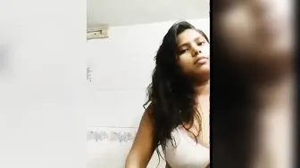 Desi GF Exposing Her Juicy Tits And Dripping Pussy