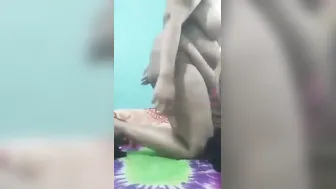 Horny Bhabhi Revealing Her Big Natural Tits Needing Satisfaction