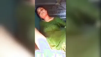 Young Desi Babe Touching Herself On Camera Showing Everything Off