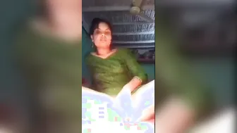 Young Desi Babe Touching Herself On Camera Showing Everything Off