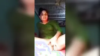 Young Desi Babe Touching Herself On Camera Showing Everything Off