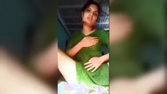 Young Desi Babe Touching Herself On Camera Showing Everything Off