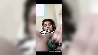 Slutty GF Stuffing Thick Vegetable Deep In Pussy