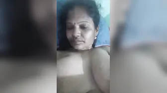 Curvy South Indian Wife Posing Completely Nude For Secret Camera