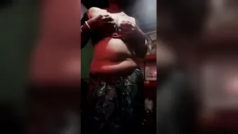 Unsatisfied Milf Bhabhi Exposing Herself To Lover On Video Call