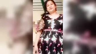 Married Milf Flashing Her Big Boobs On Camera For The First Time