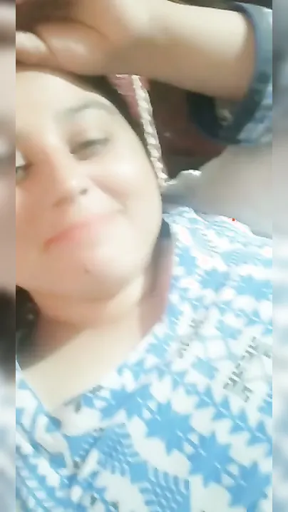 Curvy Bhabhi Flaunting Her Huge Milk Filled Boobs On Camera