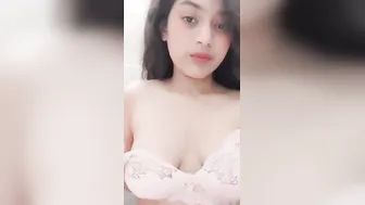 GF Teasing In Pink Bra Before Showing Off Her Boobs