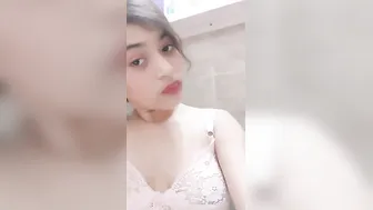 GF Teasing In Pink Bra Before Showing Off Her Boobs