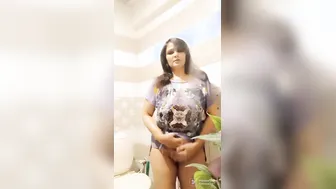 Hot Babe Bathing Naked Soaping Up Body Looking So Fucking