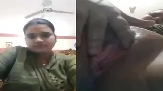 Unsatisfied Married Woman Showing Naked Pussy Wanting More