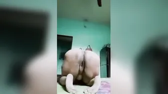 Married Bhabi Showing Her Big Ass Naked On All Fours Tonight