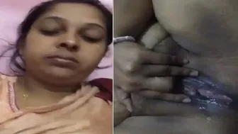 Married Boudi Spreading Her Wet Pussy On Camera For Him