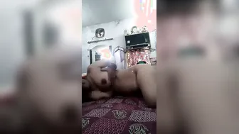 Mature Aunty Taking Naked Selfies And Sharing Them Online