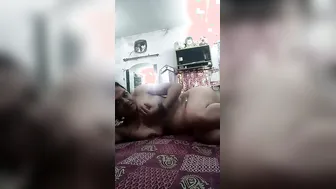 Mature Aunty Taking Naked Selfies And Sharing Them Online