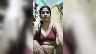 Lonely Milf Sending Me Nude Video Touching Herself At Home