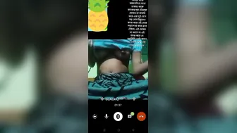 Desi Babe Getting Naughty On Video Call Showing Everything Off