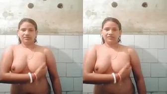 Bengali Wife Bathing Nude Sending Private Clip To Her Lover