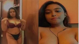 Dhaka College Babe Flashing Her Big Tits In Topless Selfie Clip