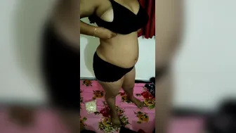 Bengali Bhabhi Unhooking Bra Revealing Huge Melons In Mms Leak