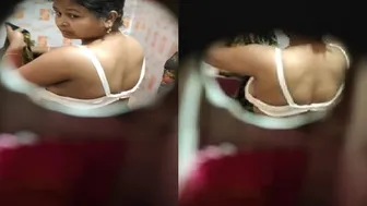 Hidden Cam Catches Bhabhi Peeing Naked Before Shower Time