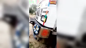 Local Slut Fucking Truck Driver Inside His Truck Captured On Mms
