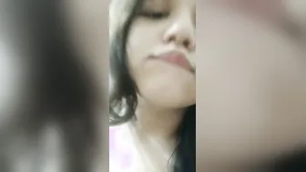 Chubby GF Playing With Her Fat Pussy On Video Call