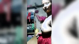 Bengali Married Babe Showing Her Big Boobs Selfie Video Clip