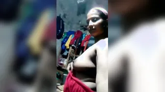 Bengali Married Babe Showing Her Big Boobs Selfie Video Clip