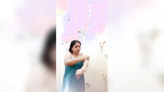 Curvy Aunty Bathing Completely Naked Captured In Bathroom