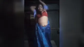 Housewife Unwrapping Her Saree Revealing Big Juicy Tits At Home